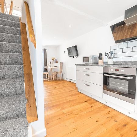 The Black Dog Apartment Dalton in Furness Bagian luar foto