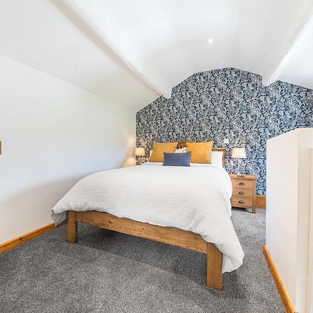The Black Dog Apartment Dalton in Furness Bagian luar foto