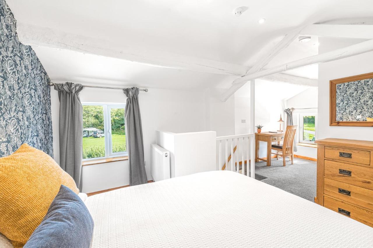 The Black Dog Apartment Dalton in Furness Bagian luar foto