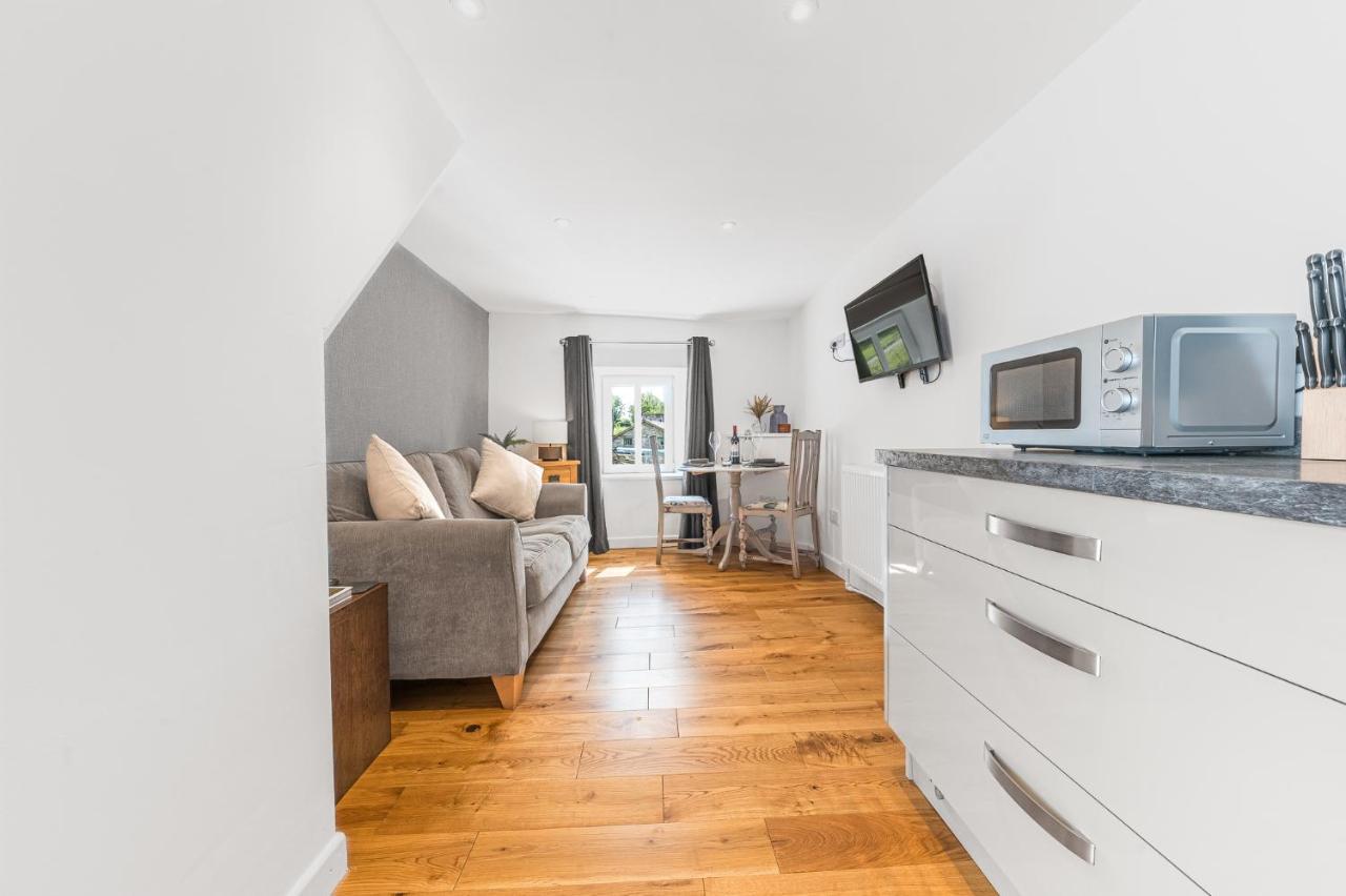 The Black Dog Apartment Dalton in Furness Bagian luar foto