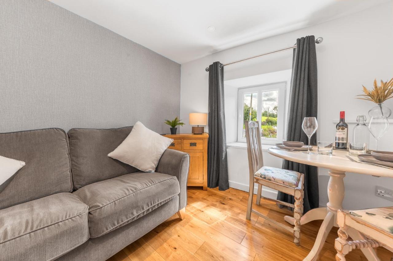 The Black Dog Apartment Dalton in Furness Bagian luar foto