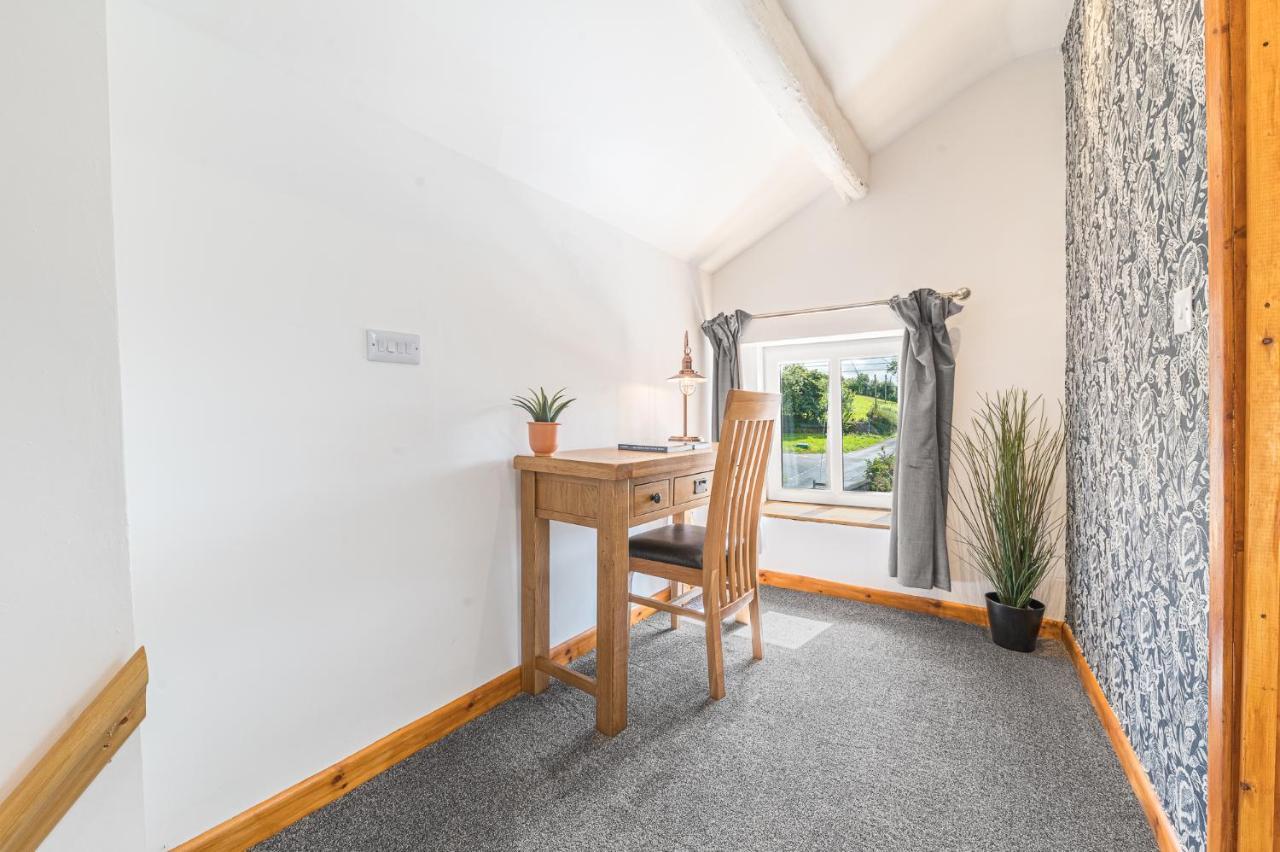 The Black Dog Apartment Dalton in Furness Bagian luar foto