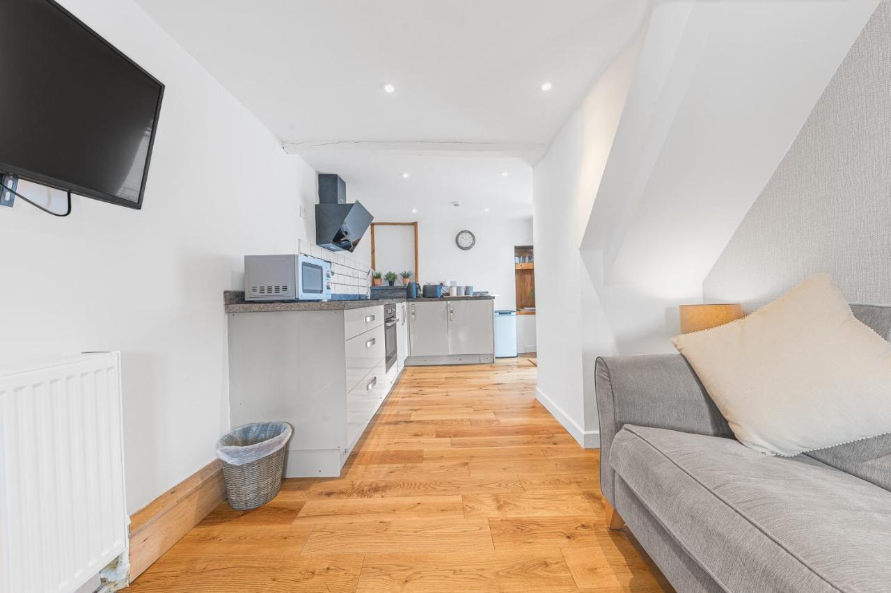 The Black Dog Apartment Dalton in Furness Bagian luar foto